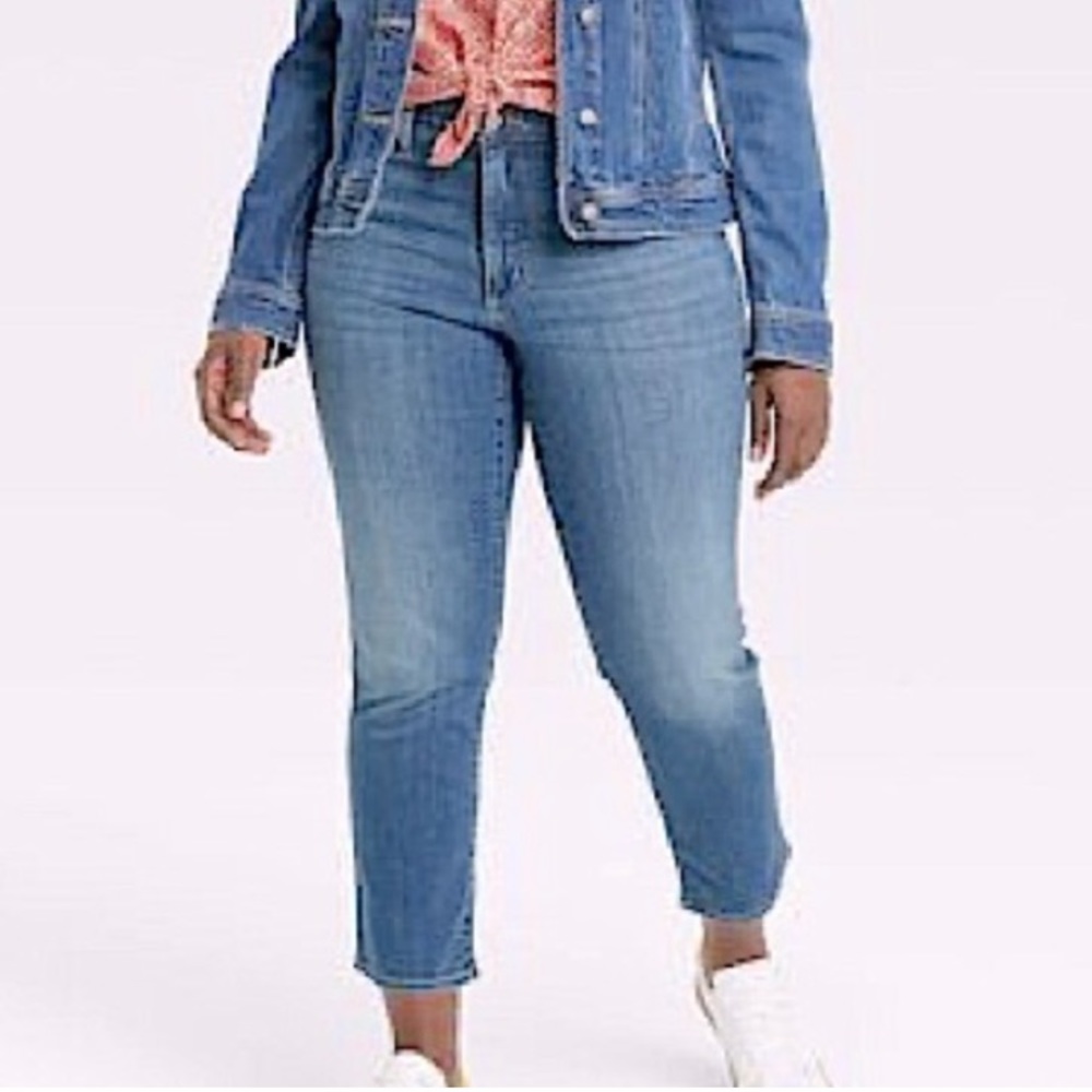 🔺SOLD🔺 Universal Thread high rise slim straight blue jeans size 18 plus 34
